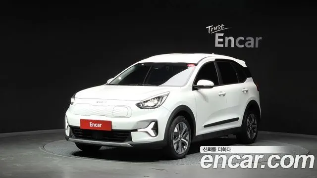 KIA NIRO PLUS 2023 — 159 546 км, белый, Корея — под ключ — фото 1