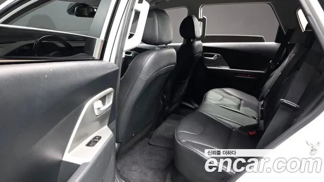 KIA NIRO PLUS 2023 — 159 546 км, белый, Корея — под ключ — фото 11
