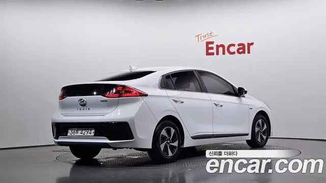 HYUNDAI IONIQ HYBRID 2018 — 99 224 км, белый, Корея — под ключ — фото 1