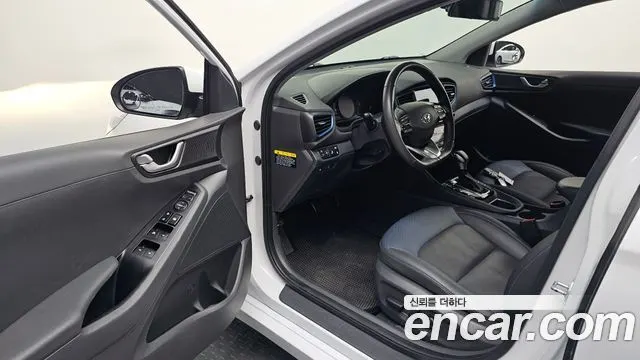 HYUNDAI IONIQ HYBRID 2018 — 99 224 км, белый, Корея — под ключ — фото 10