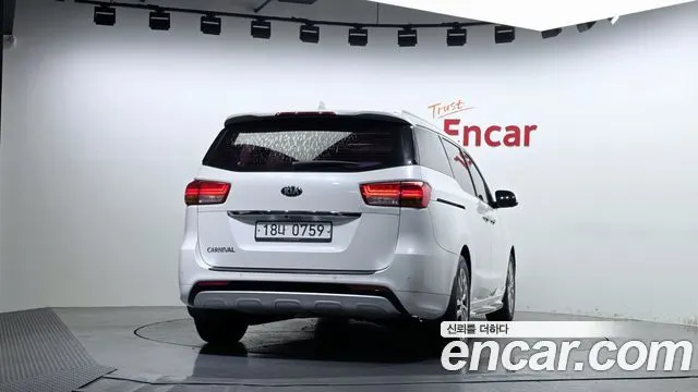 KIA CARNIVAL 2016 — 152 331 км, белый, Корея — под ключ — фото 4