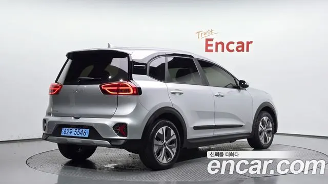 KIA NIRO PLUS 2023 — 37 869 км, серебристый, Корея — под ключ — фото 1