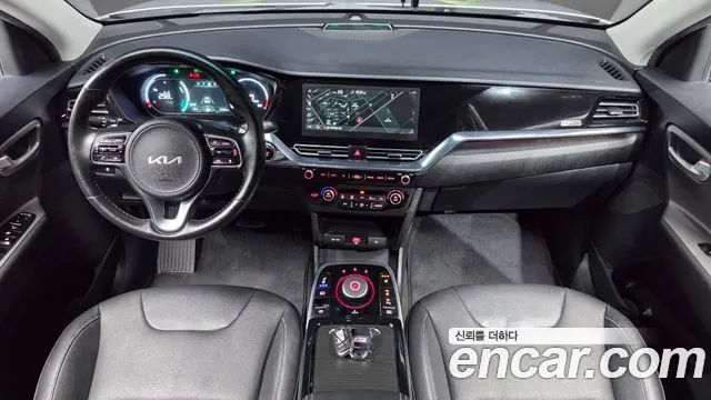 KIA NIRO PLUS 2023 — 31 607 км, серебристый, Корея — под ключ — фото 7