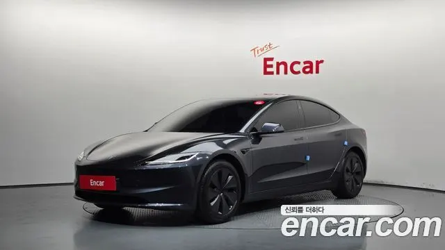 TESLA MODEL 3 2025
