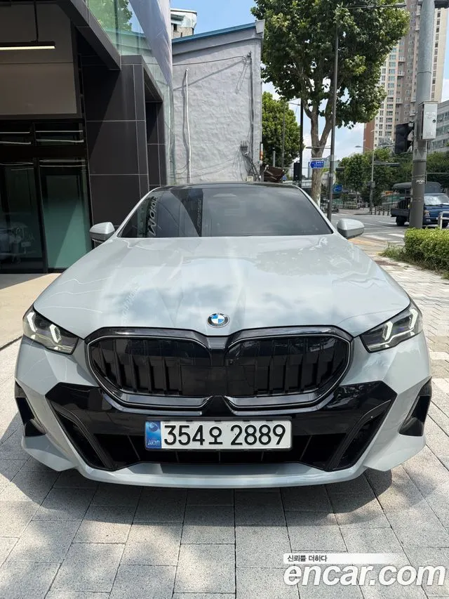 BMW 5 SERIES 2026 — 4 500 км, светло-серебристый, Корея — под ключ — фото 11