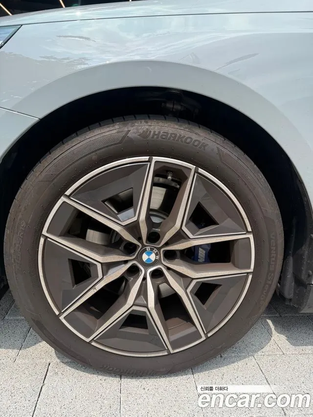 BMW 5 SERIES 2026 — 4 500 км, светло-серебристый, Корея — под ключ — фото 10