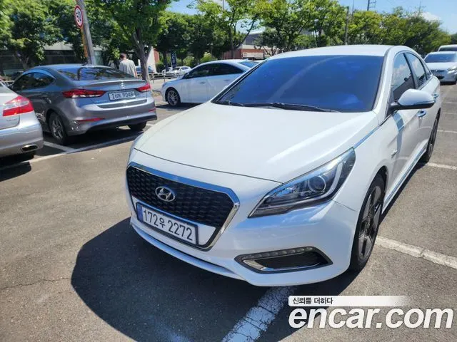 HYUNDAI SONATA HYBRID 2015 — 130 900 км, Корея — под ключ — фото 1