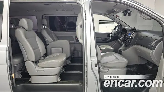 HYUNDAI GRAND STAREX 2019 — 109 637 км, серебристый, Корея — под ключ — фото 11