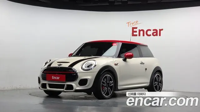 MINI COOPER S 2018 — 100 645 км, белый-перламутр, Корея — под ключ — фото 1
