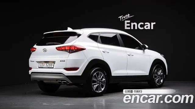 HYUNDAI TUCSON 2018 — 102 843 км, белый, Корея — под ключ — фото 2