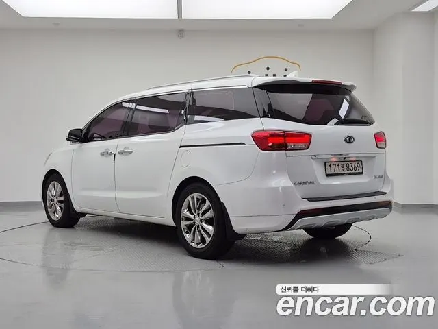 KIA CARNIVAL 2018 — 142 391 км, белый, Корея — под ключ — фото 3