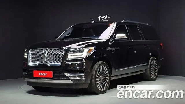 LINCOLN NAVIGATOR 2020