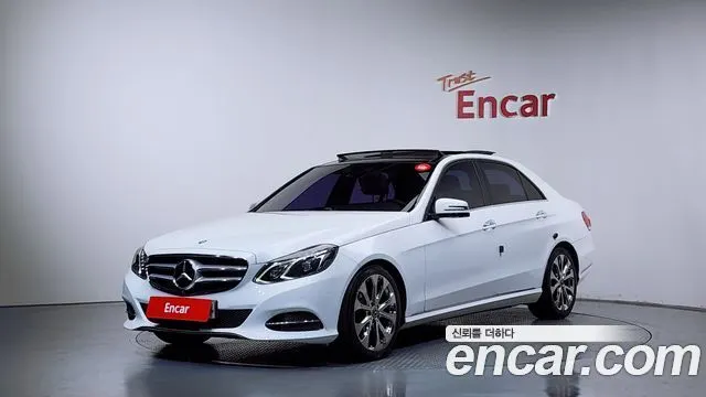 MERCEDES-BENZ E-CLASS W212 2015 — 125 510 км, белый, Корея — под ключ — фото 1