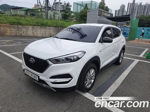 HYUNDAI TUCSON 2018 — 65 000 км, белый, Корея — под ключ — фото 1