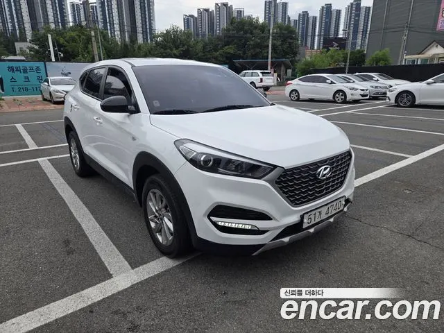 HYUNDAI TUCSON 2018 — 65 000 км, белый, Корея — под ключ — фото 2