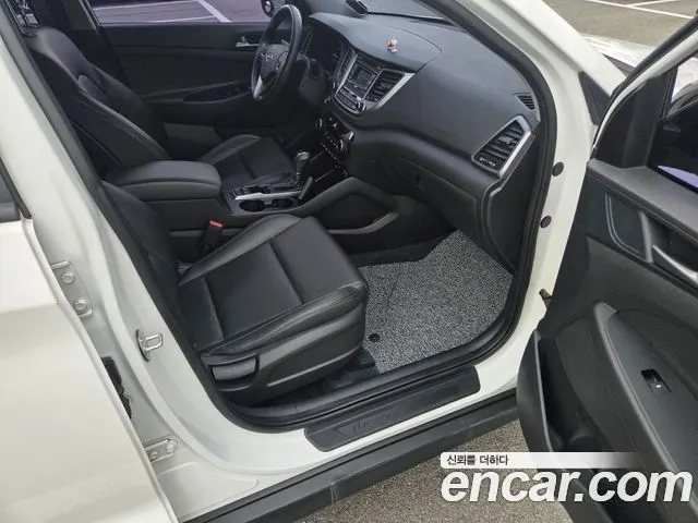 HYUNDAI TUCSON 2018 — 65 000 км, белый, Корея — под ключ — фото 7