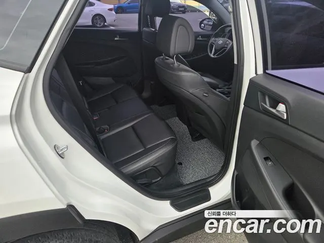 HYUNDAI TUCSON 2018 — 65 000 км, белый, Корея — под ключ — фото 8