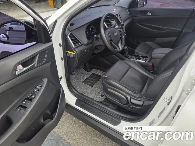 HYUNDAI TUCSON 2018 — 65 000 км, белый, Корея — под ключ — фото 9