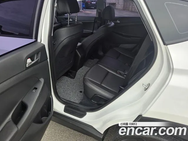 HYUNDAI TUCSON 2018 — 65 000 км, белый, Корея — под ключ — фото 10