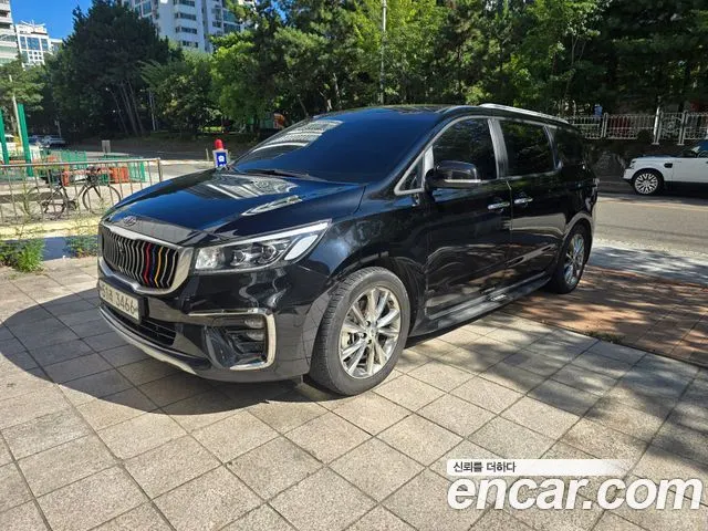 KIA CARNIVAL 2019 — 102 000 км, чёрный, Корея — под ключ — фото 1