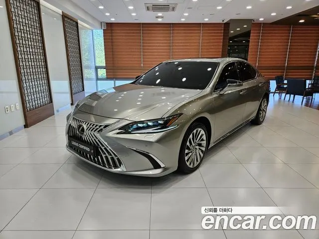 LEXUS ES300H 2026 — 14 731 км, серебристо-серый, Корея — под ключ — фото 1