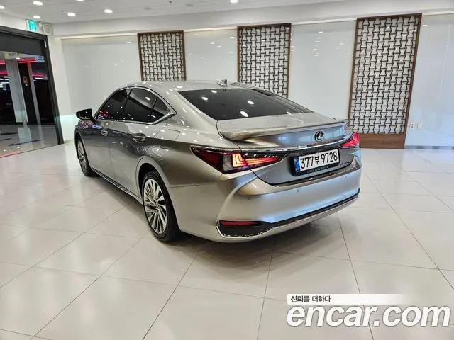 LEXUS ES300H 2026 — 14 731 км, серебристо-серый, Корея — под ключ — фото 2