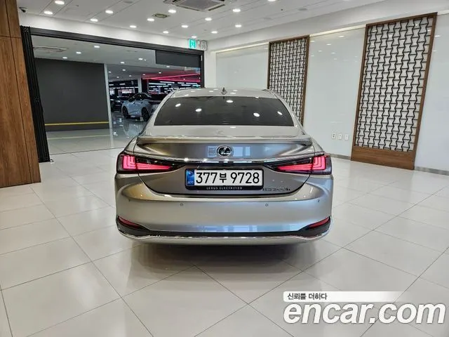 LEXUS ES300H 2026 — 14 731 км, серебристо-серый, Корея — под ключ — фото 4