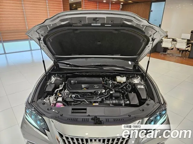 LEXUS ES300H 2026 — 14 731 км, серебристо-серый, Корея — под ключ — фото 6