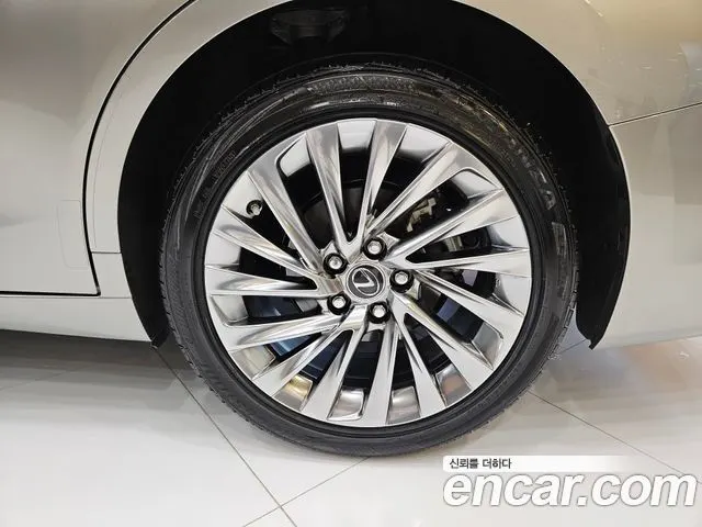 LEXUS ES300H 2026 — 14 731 км, серебристо-серый, Корея — под ключ — фото 7