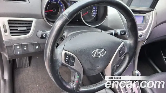 HYUNDAI AVANTE 2013 — 120 319 км, серебристо-серый, Корея — под ключ — фото 9