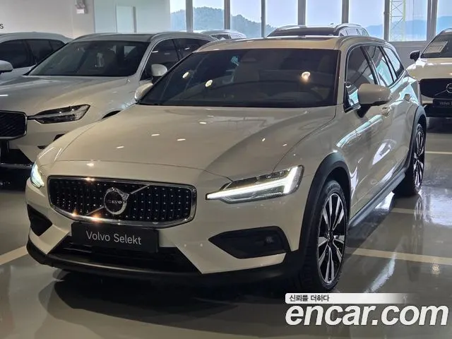 VOLVO V60 CROSS COUNTRY 2026 — 856 км, белый, Корея — под ключ — фото 1