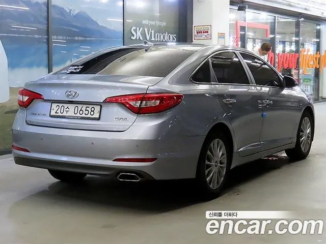 HYUNDAI SONATA 2016 — 31 000 км, серебристо-серый, Корея — под ключ — фото 4