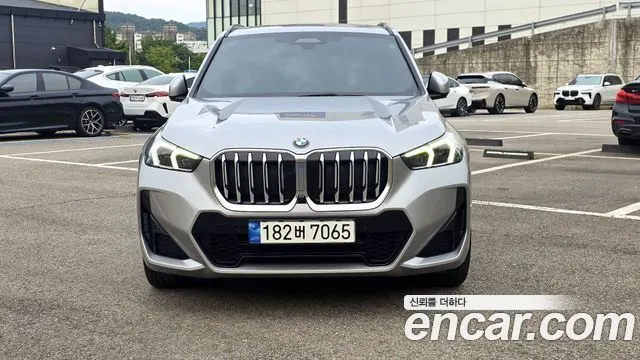 BMW X1 2023 — 21 000 км, серебристо-серый, Корея — под ключ — фото 3