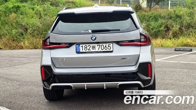 BMW X1 2023 — 21 000 км, серебристо-серый, Корея — под ключ — фото 4