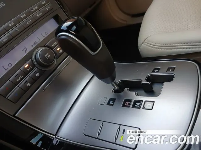 KIA OPIRUS PREMIUM 2010 — 161 500 км, белый-перламутр, Корея — под ключ — фото 10