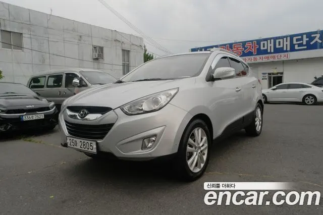HYUNDAI TUCSON 2012 — 135 066 км, серебристый, Корея — под ключ — фото 2