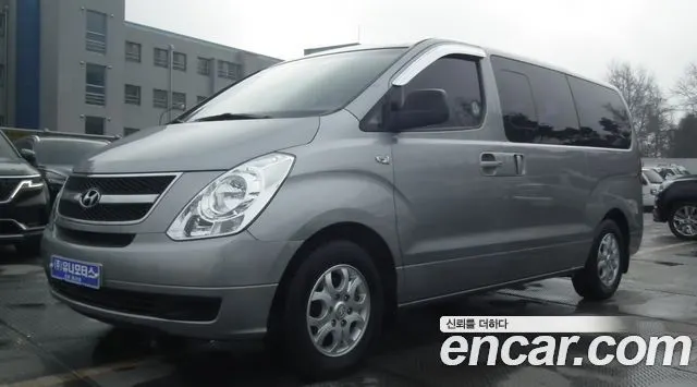HYUNDAI GRAND STAREX 2014 — 175 680 км, серебристый, Корея — под ключ — фото 1