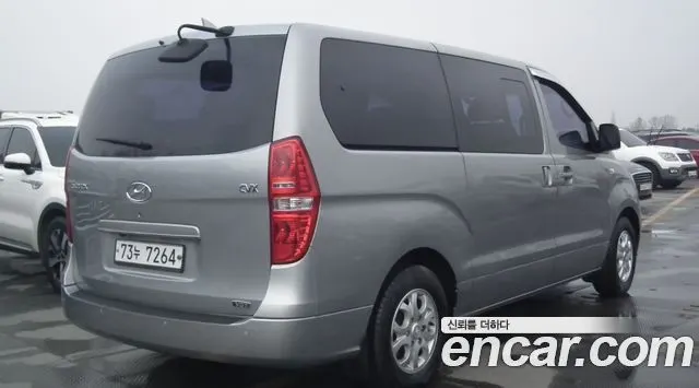 HYUNDAI GRAND STAREX 2014 — 175 680 км, серебристый, Корея — под ключ — фото 2