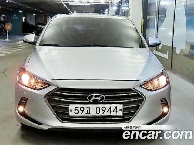 HYUNDAI AVANTE 2016 — 50 035 км, белый, Корея — под ключ — фото 2