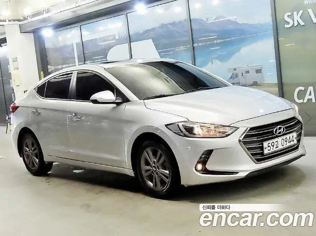 HYUNDAI AVANTE 2016 — 50 035 км, белый, Корея — под ключ — фото 11