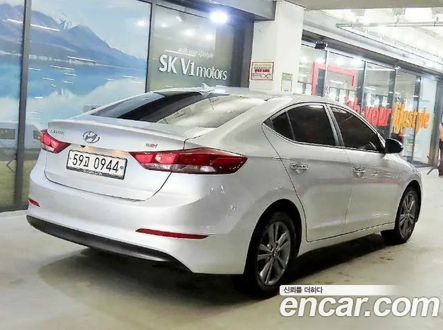 HYUNDAI AVANTE 2016 — 50 035 км, белый, Корея — под ключ — фото 4