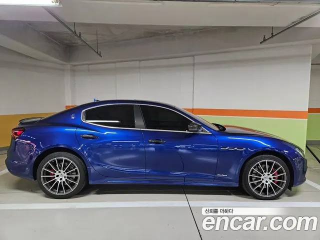 MASERATI GHIBLI 2018 — 58 500 км, синий, Корея — под ключ — фото 1
