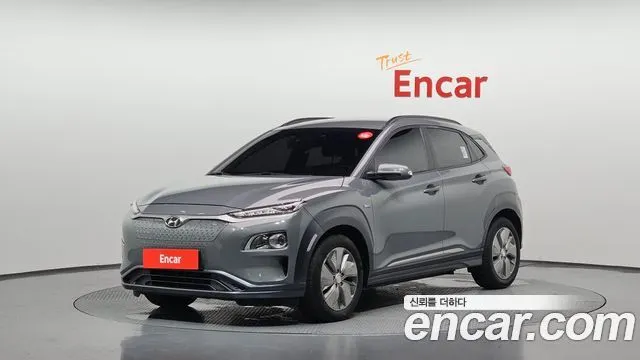 HYUNDAI KONA ELECTRIC 2020 — 65 439 км, серебристо-серый, Корея — под ключ — фото 1
