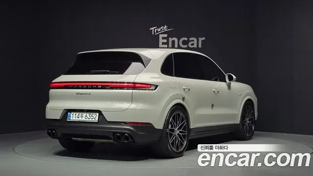 PORSCHE CAYENNE 2025 — 24 198 км, серебристо-серый, Корея — под ключ — фото 2