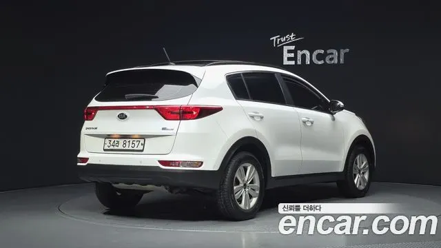 KIA SPORTAGE 2018 — 89 427 км, белый, Корея — под ключ — фото 2