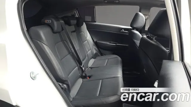 KIA SPORTAGE 2018 — 89 427 км, белый, Корея — под ключ — фото 12