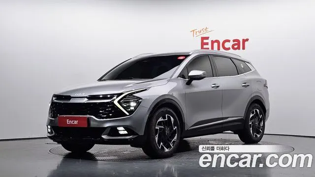 KIA SPORTAGE 2022 — 61 097 км, серебристо-серый, Корея — под ключ — фото 1