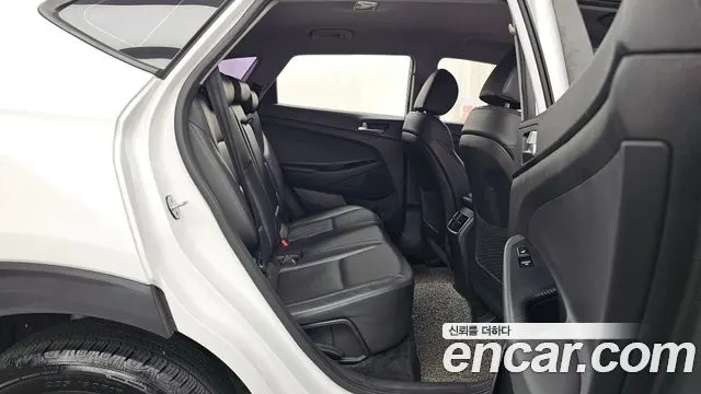 HYUNDAI TUCSON 2019 — 121 358 км, белый, Корея — под ключ — фото 12