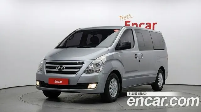 HYUNDAI GRAND STAREX 2017 — 58 492 км, серебристый, Корея — под ключ — фото 1