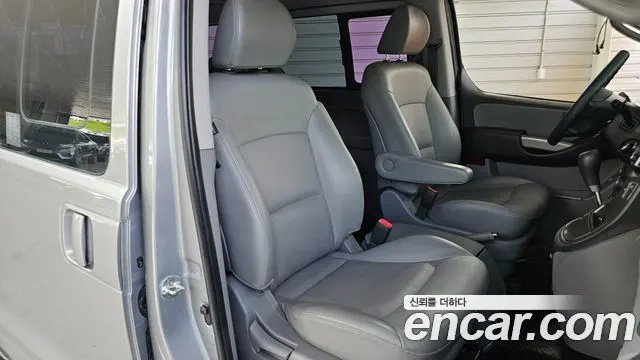 HYUNDAI GRAND STAREX 2017 — 58 492 км, серебристый, Корея — под ключ — фото 11